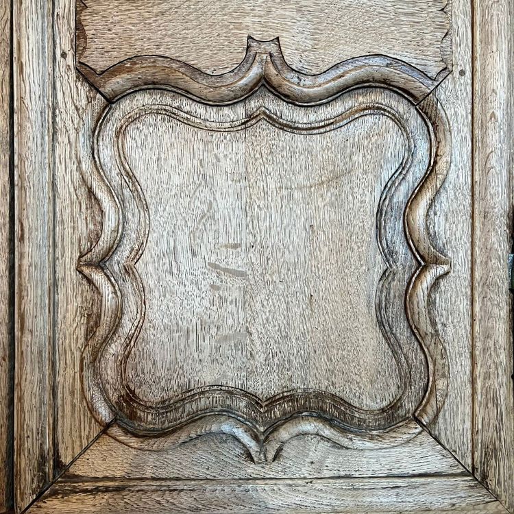 Armoire D’angle Décapée En Chêne D’esprit Louis XV