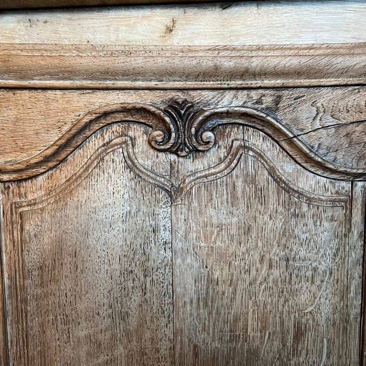Armoire D’angle Décapée En Chêne D’esprit Louis XV