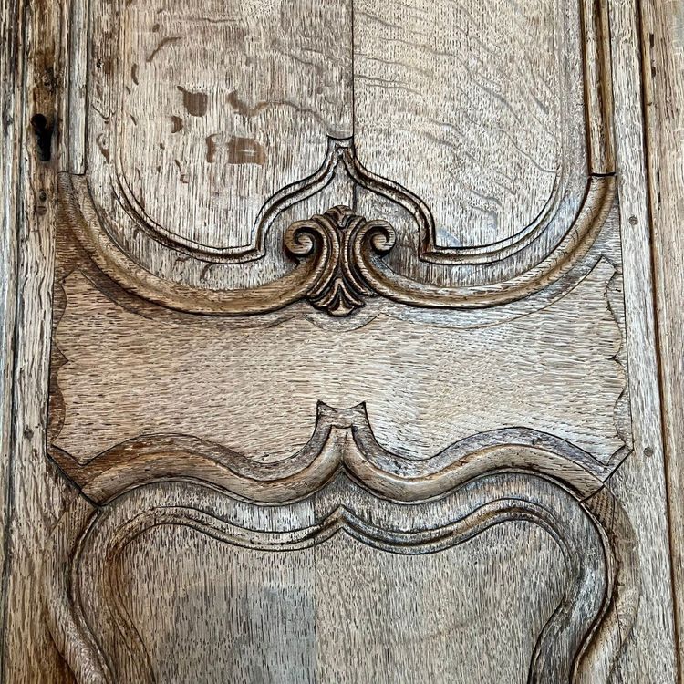 Armoire D’angle Décapée En Chêne D’esprit Louis XV