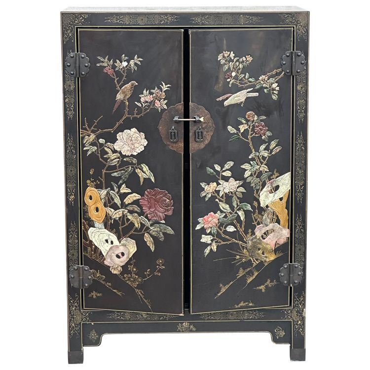 Chinesischer Schrank