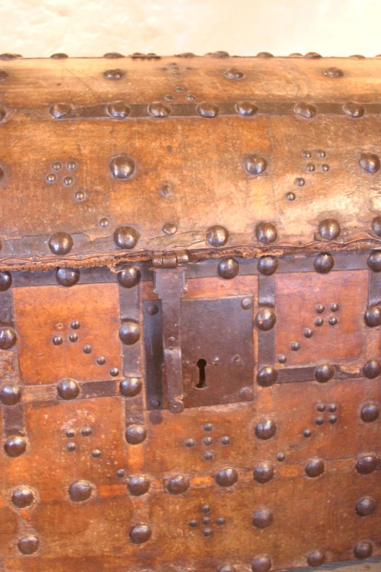 Haute Epoque Truhe mit gewölbtem Deckel