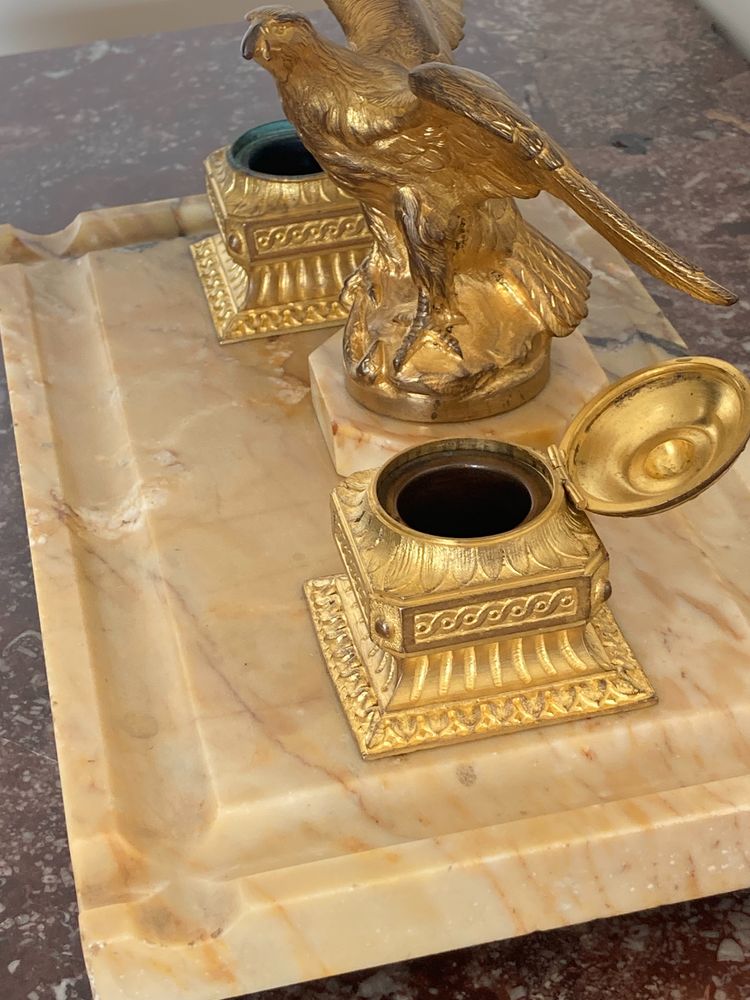 Tintenfass aus vergoldeter Bronze und gelbem Siena-Marmor, spätes 19. Jahrhundert