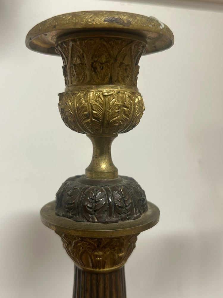 Paire De Bougeoirs D’époque Restauration En Bronze à Patine Doré Et Brune Pieds Griffes XIXéme 