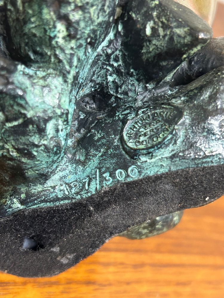Anita Tullio (1935-2014) “Matra hatching” Bronzo con patina verde e oro 