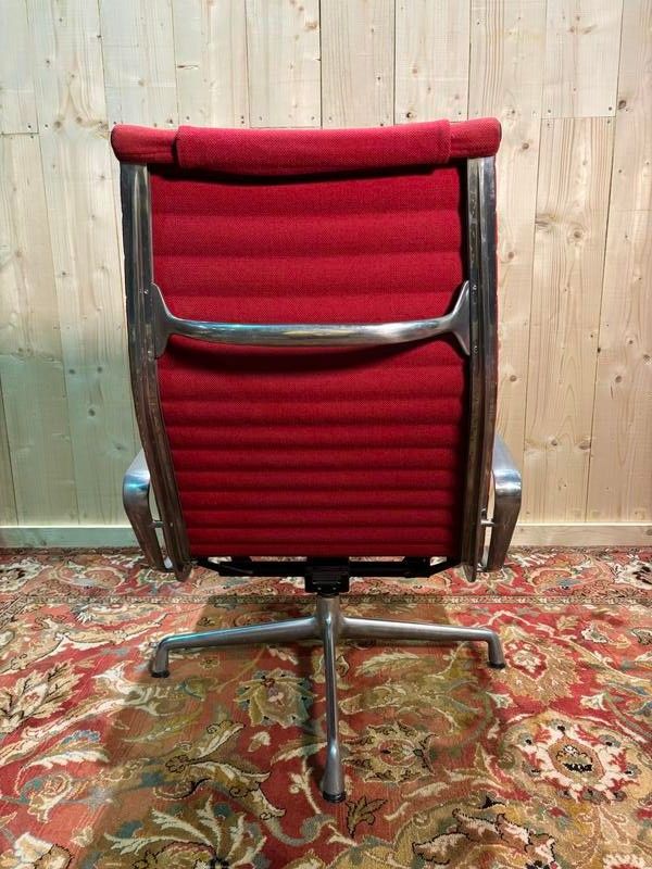 Presidente e ottomano Bauhaus di Charles Eames in alluminio