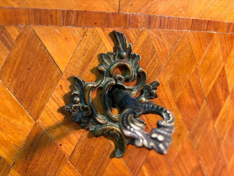 Cambio in stile LOUIS XV locale