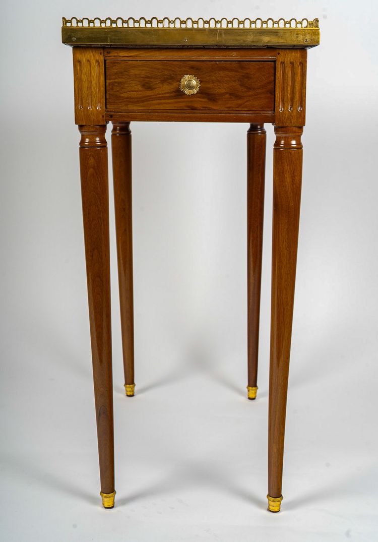 Isac Simon Rebour Kleiner Couchtisch aus Mahagoni und Marmor im Louis XVI-Stil, ca. 1780-1790