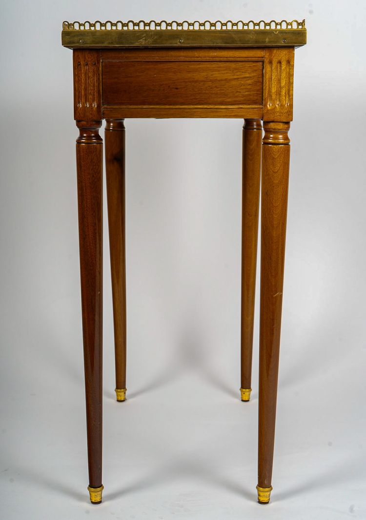 Isac Simon Rebour Kleiner Couchtisch aus Mahagoni und Marmor im Louis XVI-Stil, ca. 1780-1790