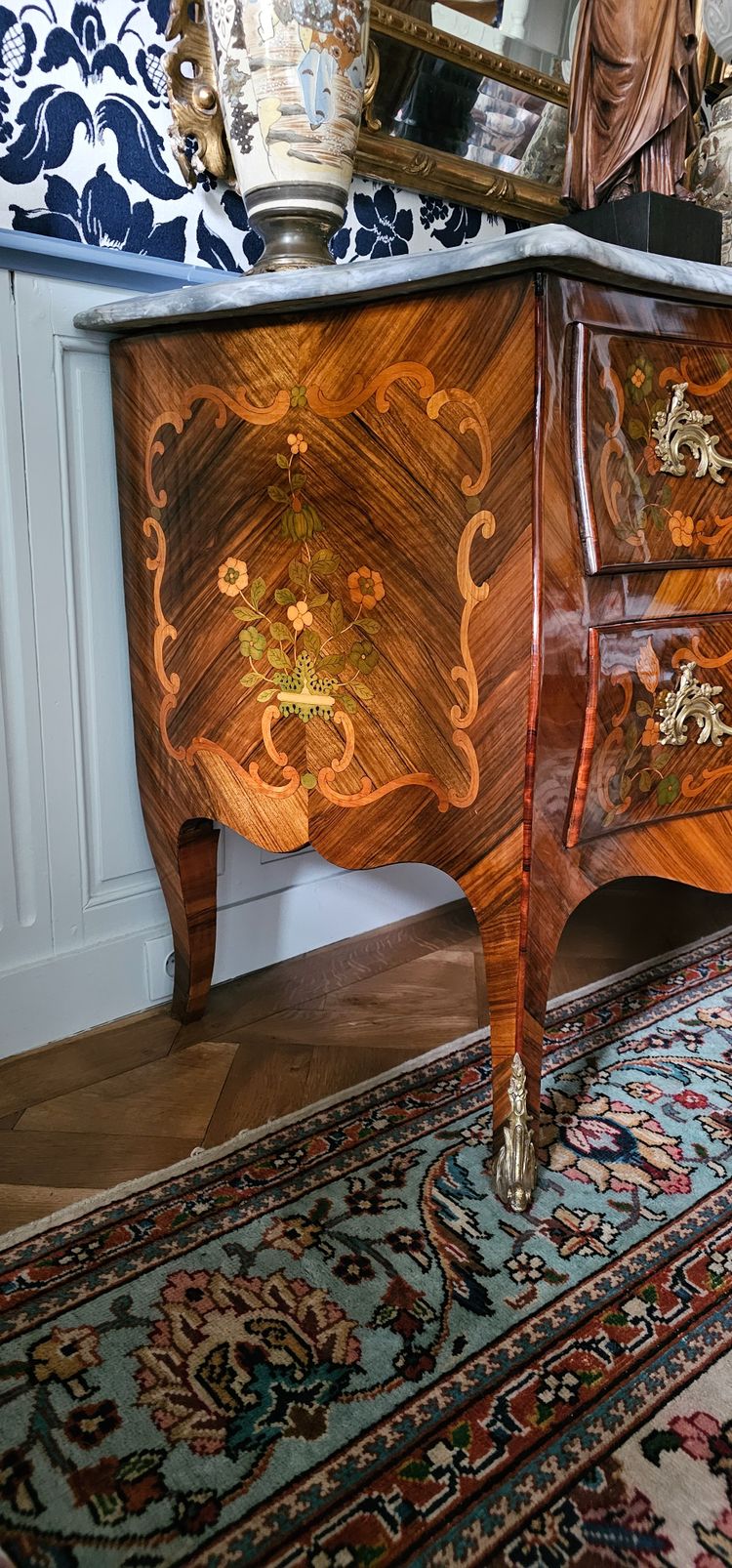 Commode sauteuse d’époque Louis XV, travail régional vers 1760.