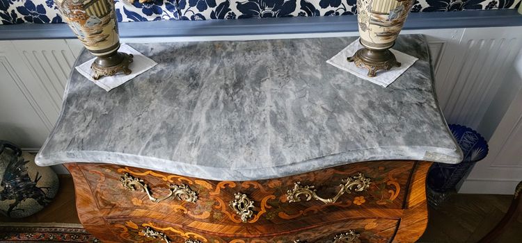 Commode sauteuse d’époque Louis XV, travail régional vers 1760.