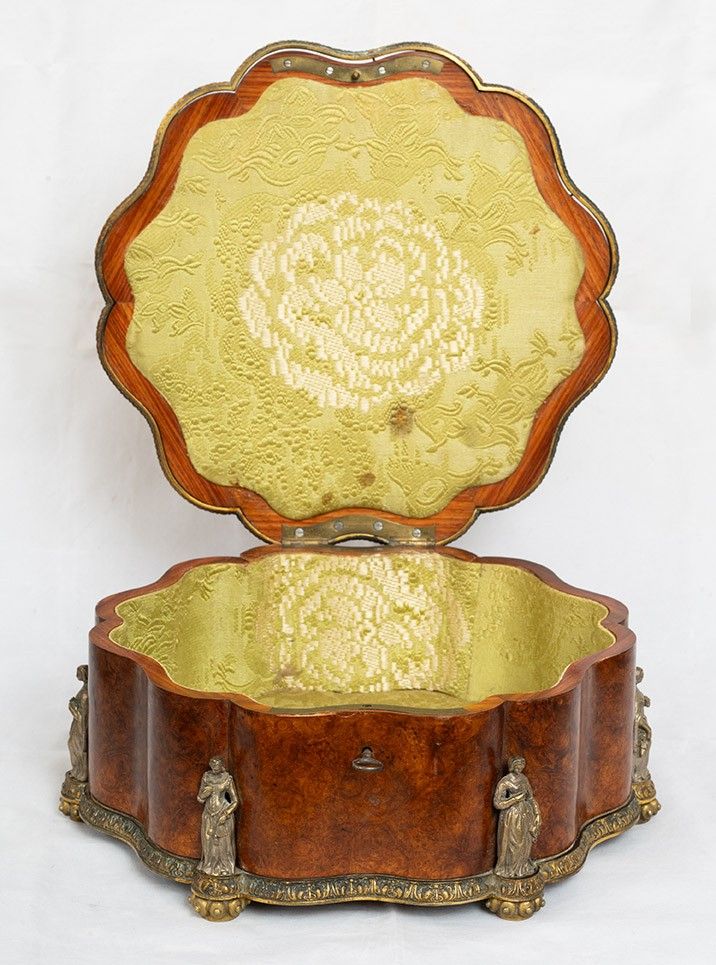 Coffret à bijoux ancien, France, XIXe siècle.