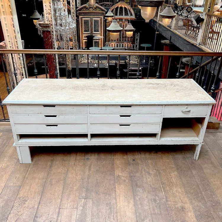 Commode Avec Vitrail