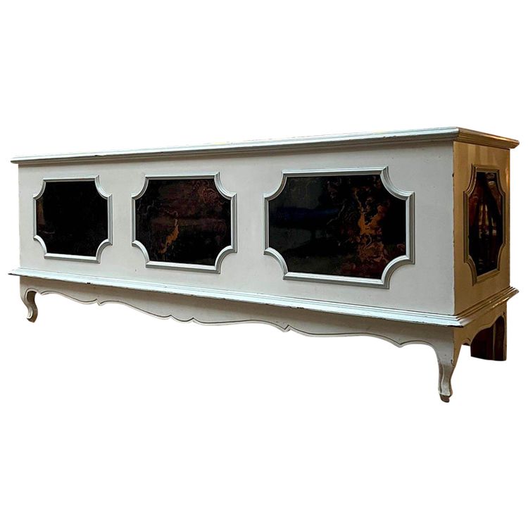 Commode Avec Vitrail