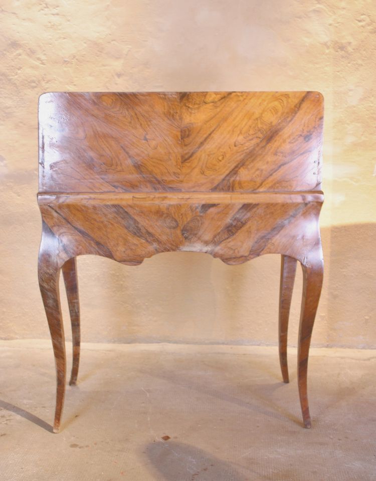 Kleiner Damenschreibtisch