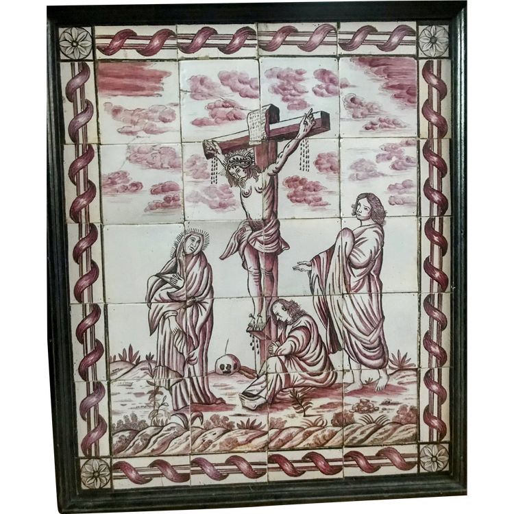 Panneau de Crucifixion en faïence de Delft au manganèse – XVIIIe siècle