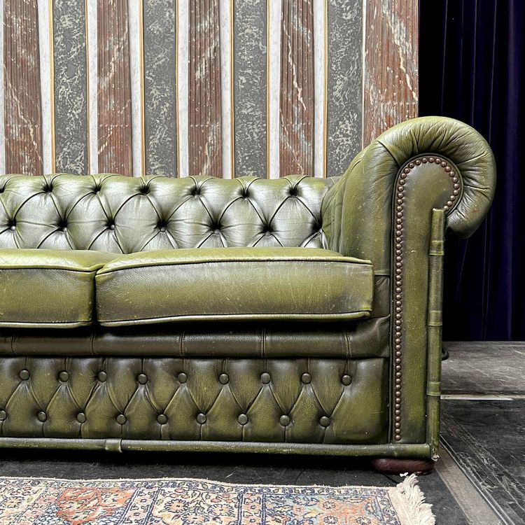 Divano Chesterfield in pelle verde