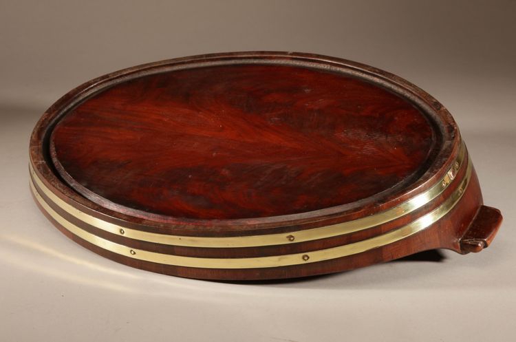 Plateau ovale original en acajou et laiton.