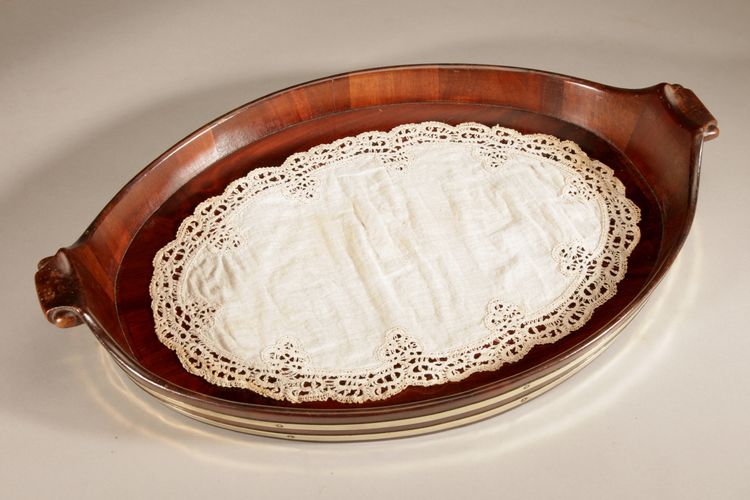  Plateau ovale original en acajou et laiton.