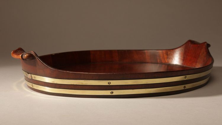  Plateau ovale original en acajou et laiton.