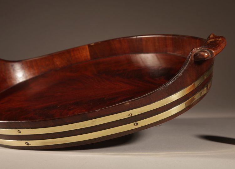  Plateau ovale original en acajou et laiton.