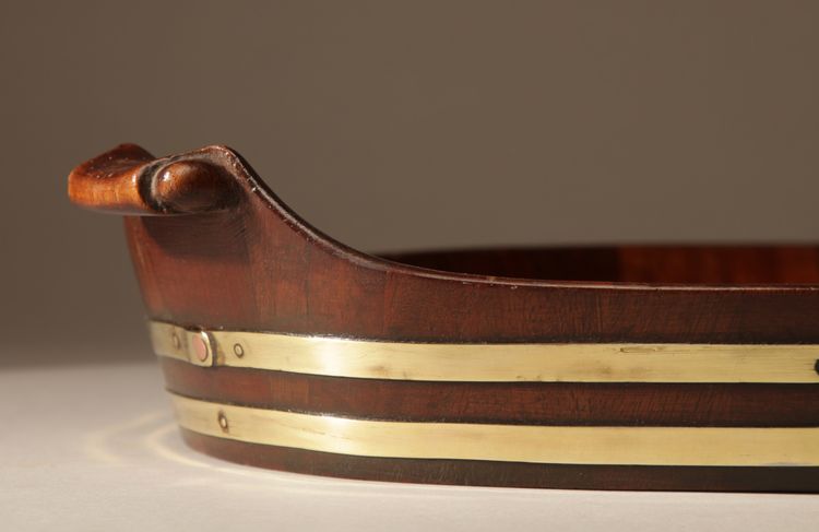  Plateau ovale original en acajou et laiton.