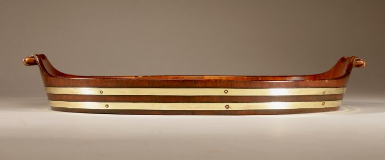  Plateau ovale original en acajou et laiton.