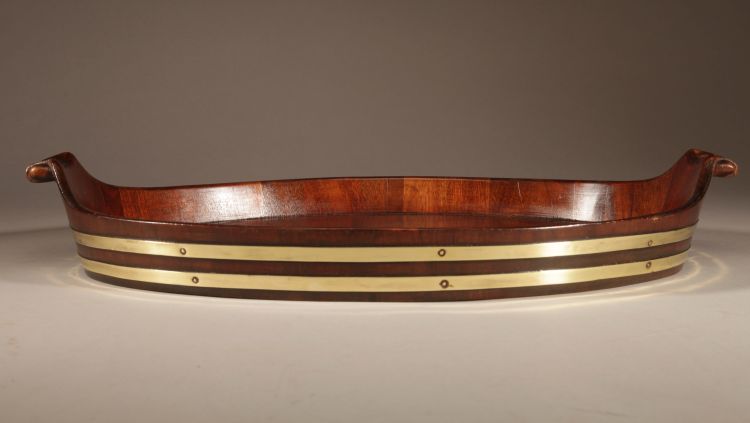  Plateau ovale original en acajou et laiton.