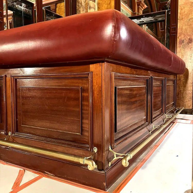 Mobile bar in mogano massello con finiture in ottone e marmo