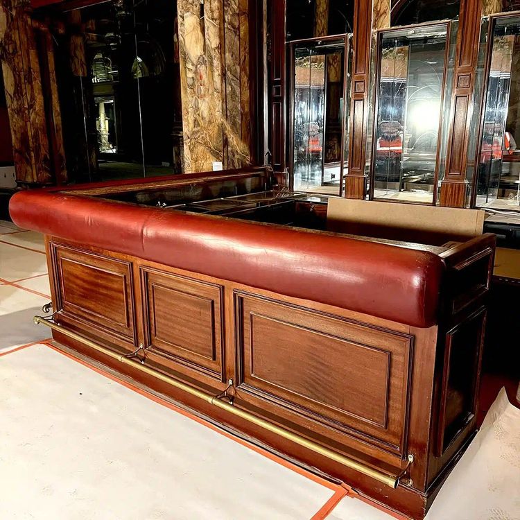 Mobile bar in mogano massello con finiture in ottone e marmo
