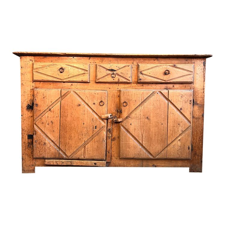 Buffet en sapin 1700