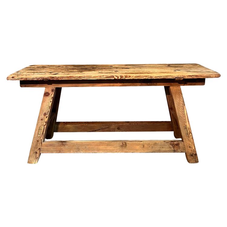 Table en mélèze 1800