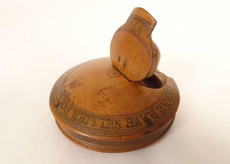 Linsenförmige Schnupftabakdose Buchsbaum Stein Raye Sellier Vieillevigne 1868 19. Jahrhundert