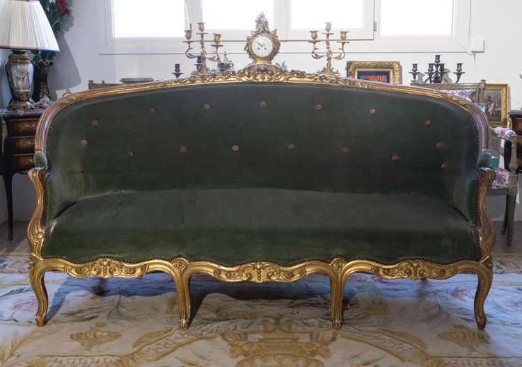 Une Suite De Salon En Bois Sculpté Et Doré, Fin XIXème Siècle 
