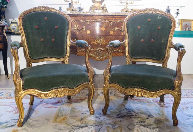 Une Suite De Salon En Bois Sculpté Et Doré, Fin XIXème Siècle 