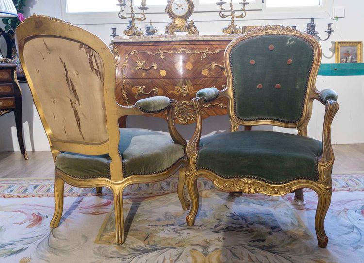 Une Suite De Salon En Bois Sculpté Et Doré, Fin XIXème Siècle 