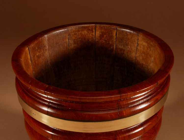 A very decorative Dutch planter/planter in mahogany/walnut.