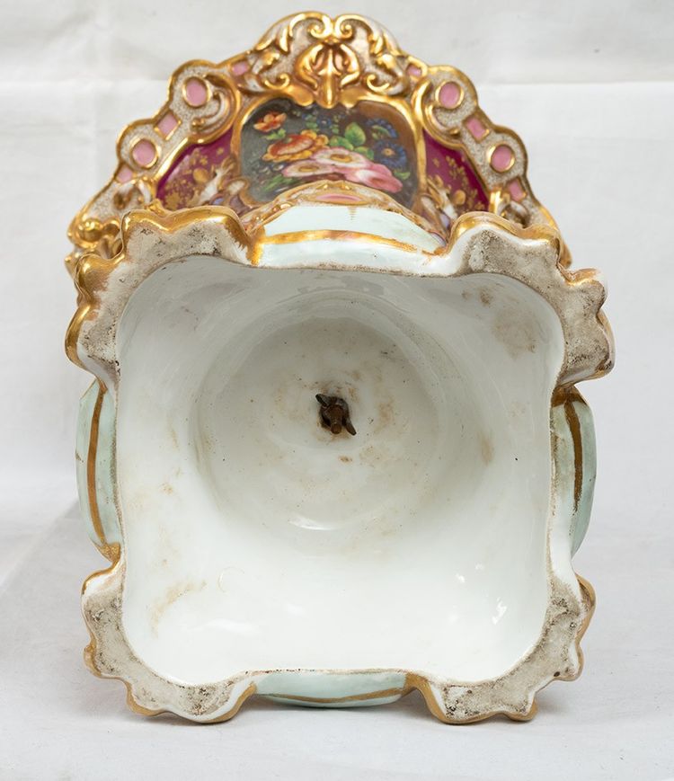 Paire de vases anciens en porcelaine, XIXe siècle, France