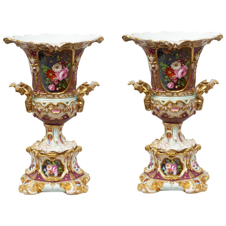 Paire de vases anciens en porcelaine, XIXe siècle, France