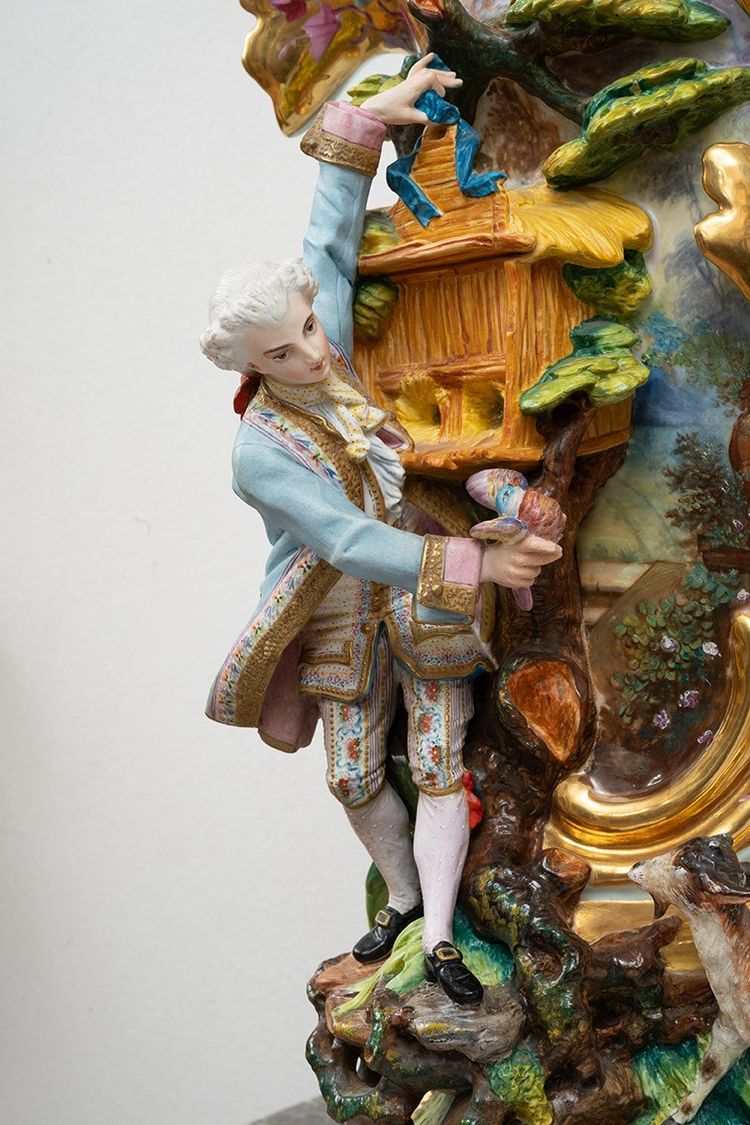 Paire de Vases ancienne en porcelaine Naples (Capodimonte) XIXe siècle.