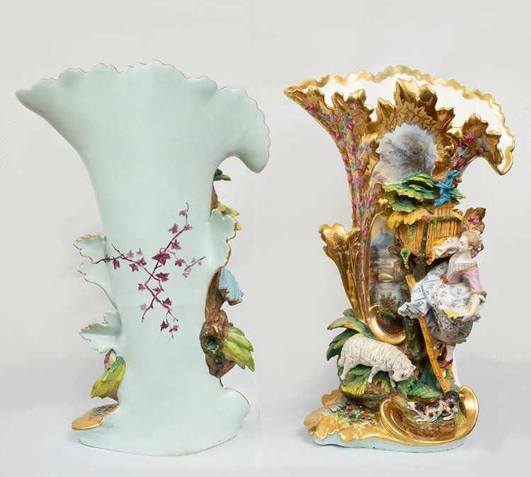 Paire de Vases ancienne en porcelaine Naples (Capodimonte) XIXe siècle.