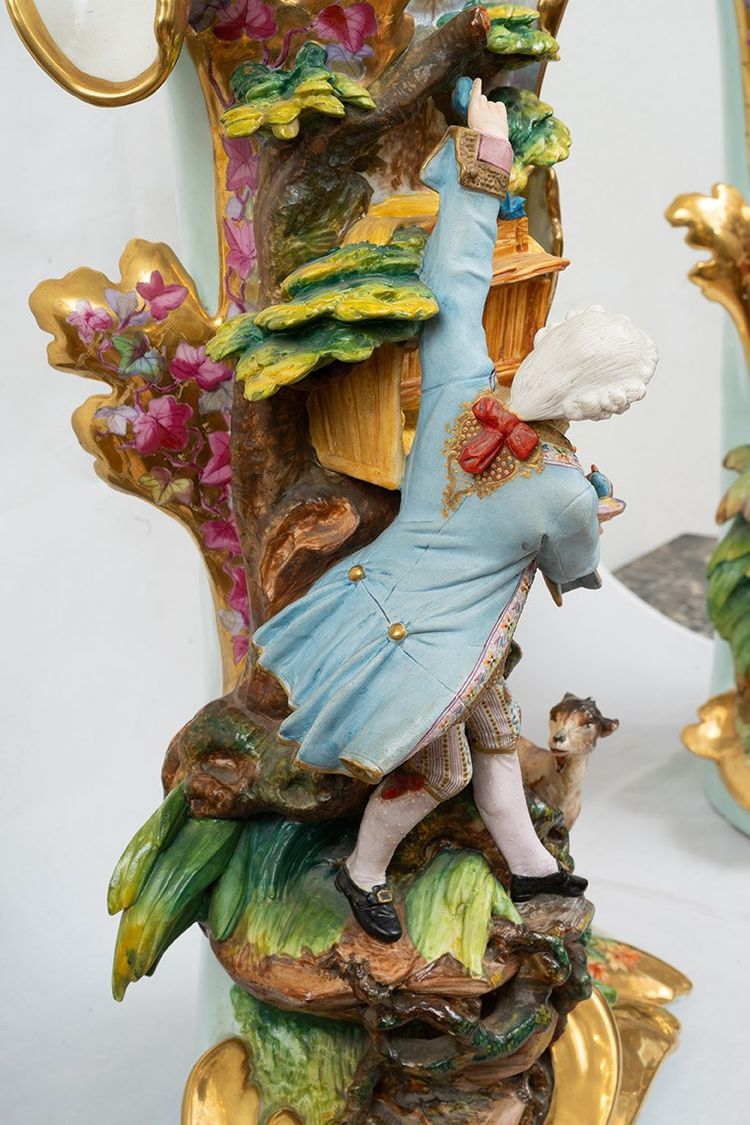 Paire de Vases ancienne en porcelaine Naples (Capodimonte) XIXe siècle.
