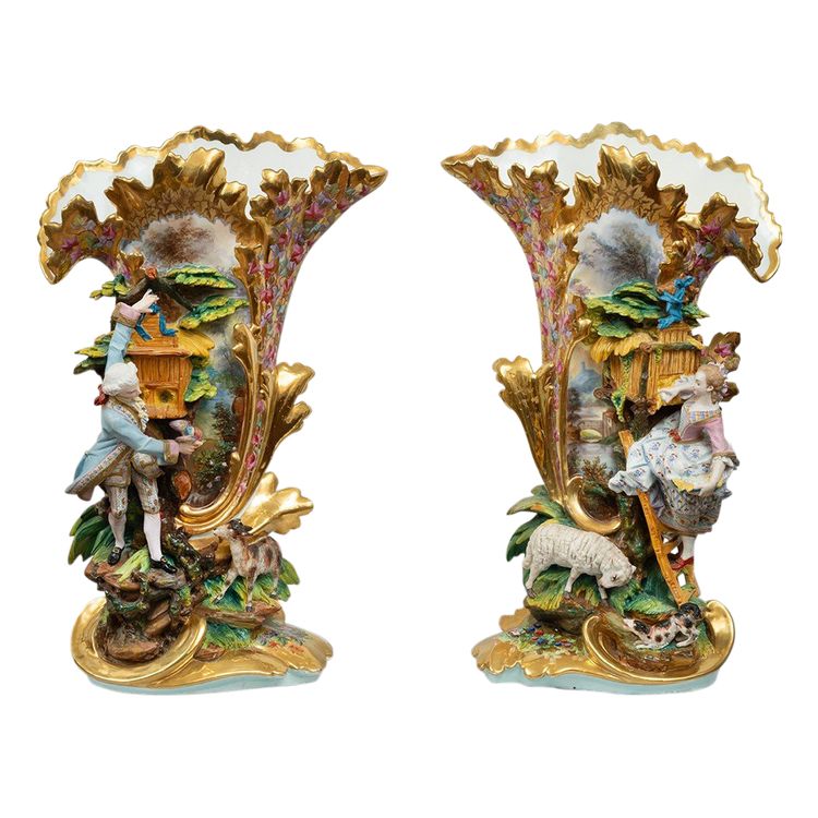 Paire de Vases ancienne en porcelaine Naples (Capodimonte) XIXe siècle.