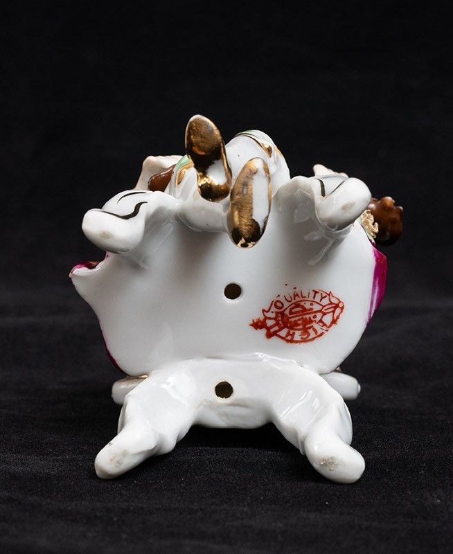 Paire de sculptures en porcelaine polychrome, France, début du XXe siècle.