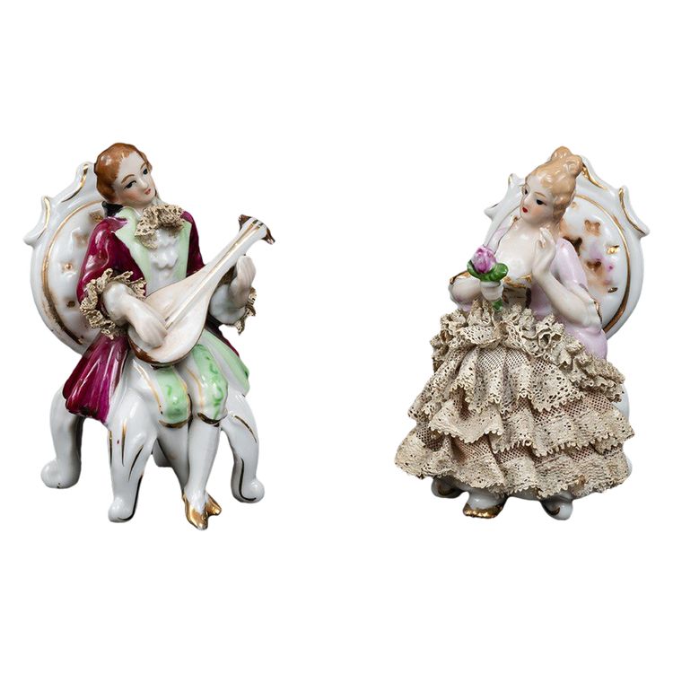 Paire de sculptures en porcelaine polychrome, France, début du XXe siècle.
