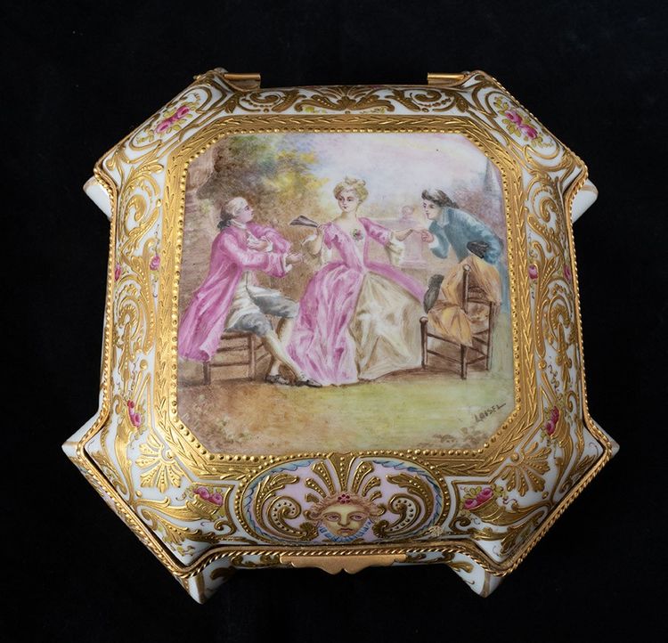 Coffret à bijoux ancien en porcelaine, XIXe siècle.