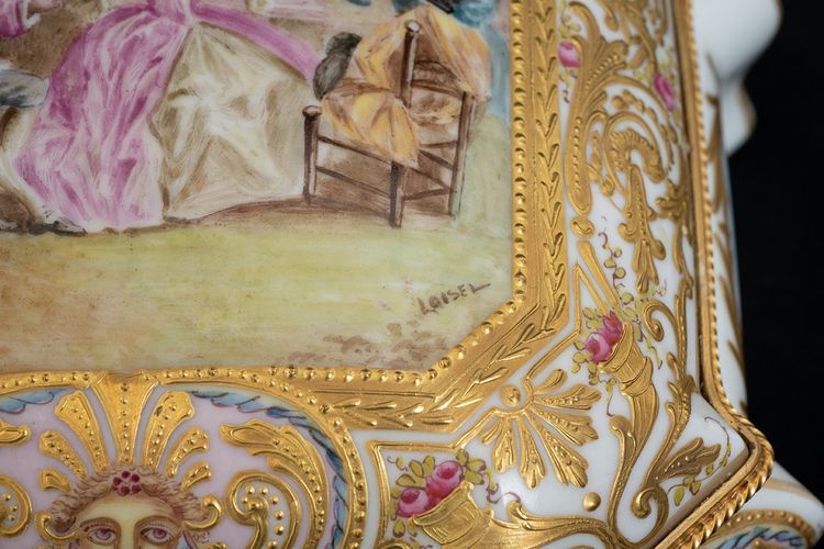 Coffret à bijoux ancien en porcelaine, XIXe siècle.