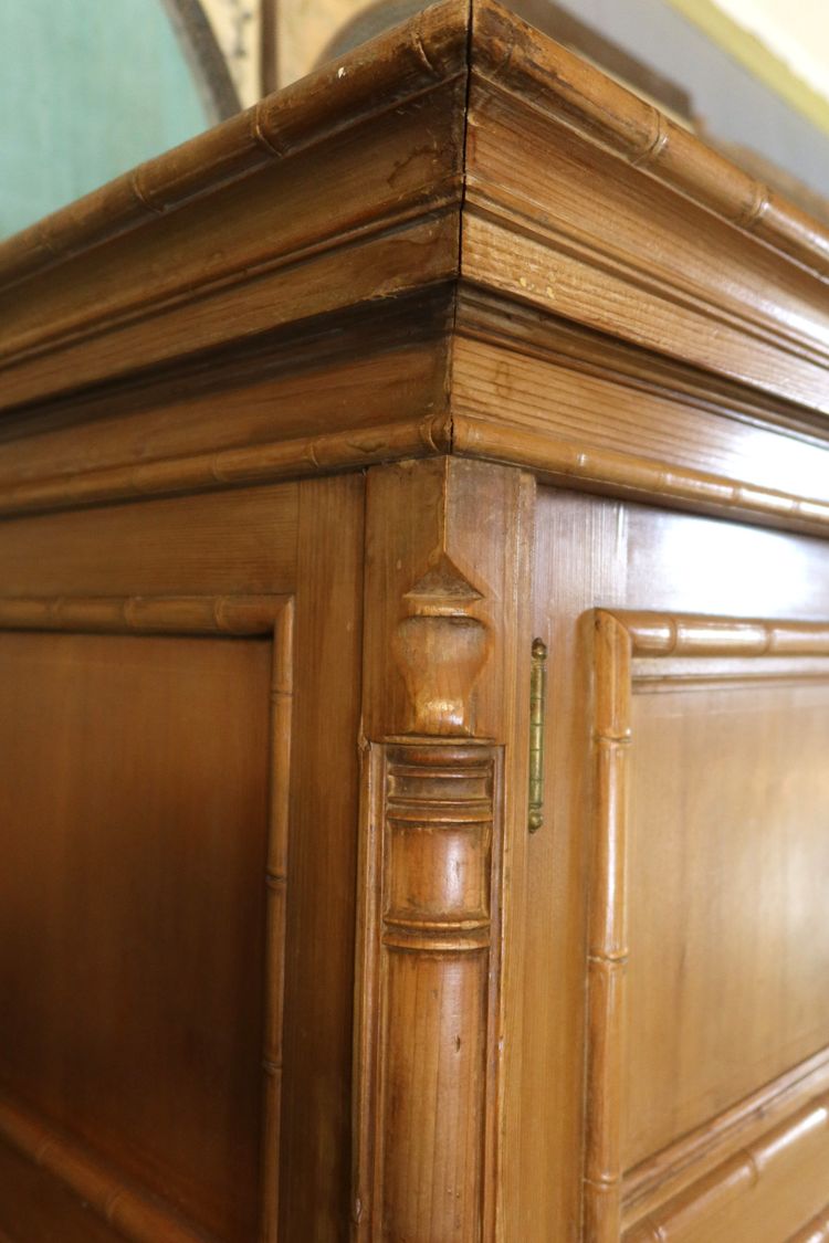 Armoire en pitchpin style bambou