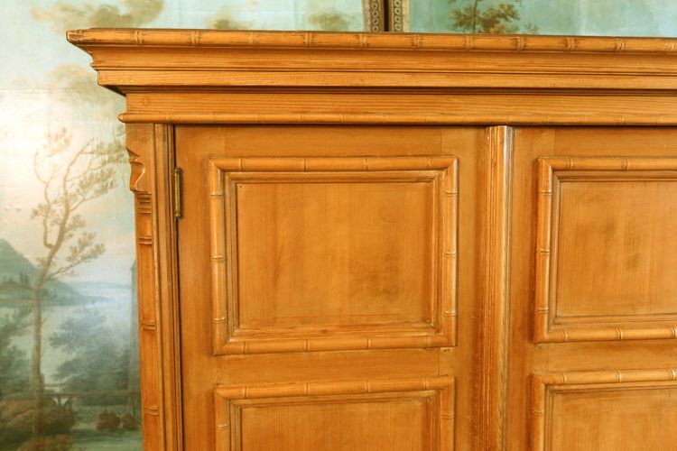 Armoire en pitchpin style bambou