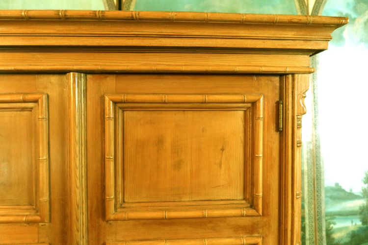 Armoire en pitchpin style bambou