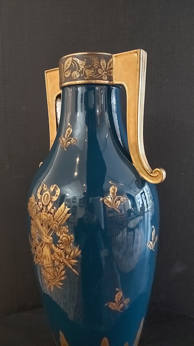 Large Jaget-Pinon porcelain vase from Tours